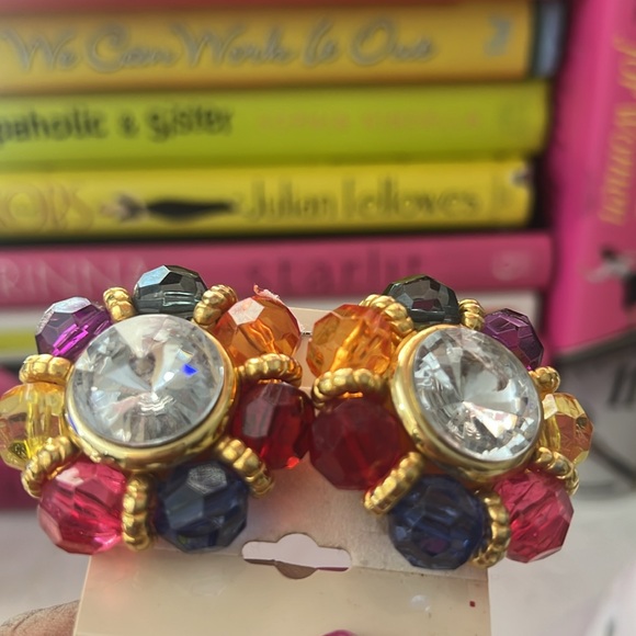 207. Vintage Multicolor Bead Clip On Earring - Picture 4 of 11